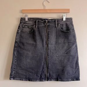 Gap Denim Zip Up Mini Skirt Zip SZ 12/31R. Washed out black color.